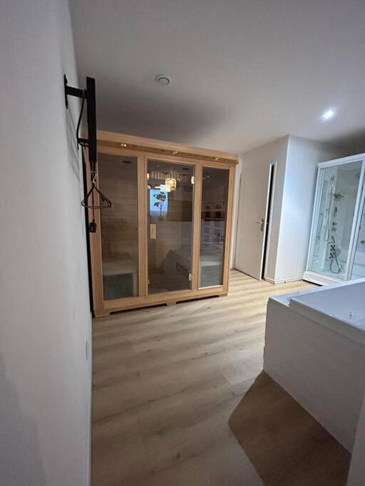 Apartment Cellar- Sous-sol Atypique